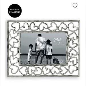 Michael Aram
Heart 5" x 7" Picture Frame